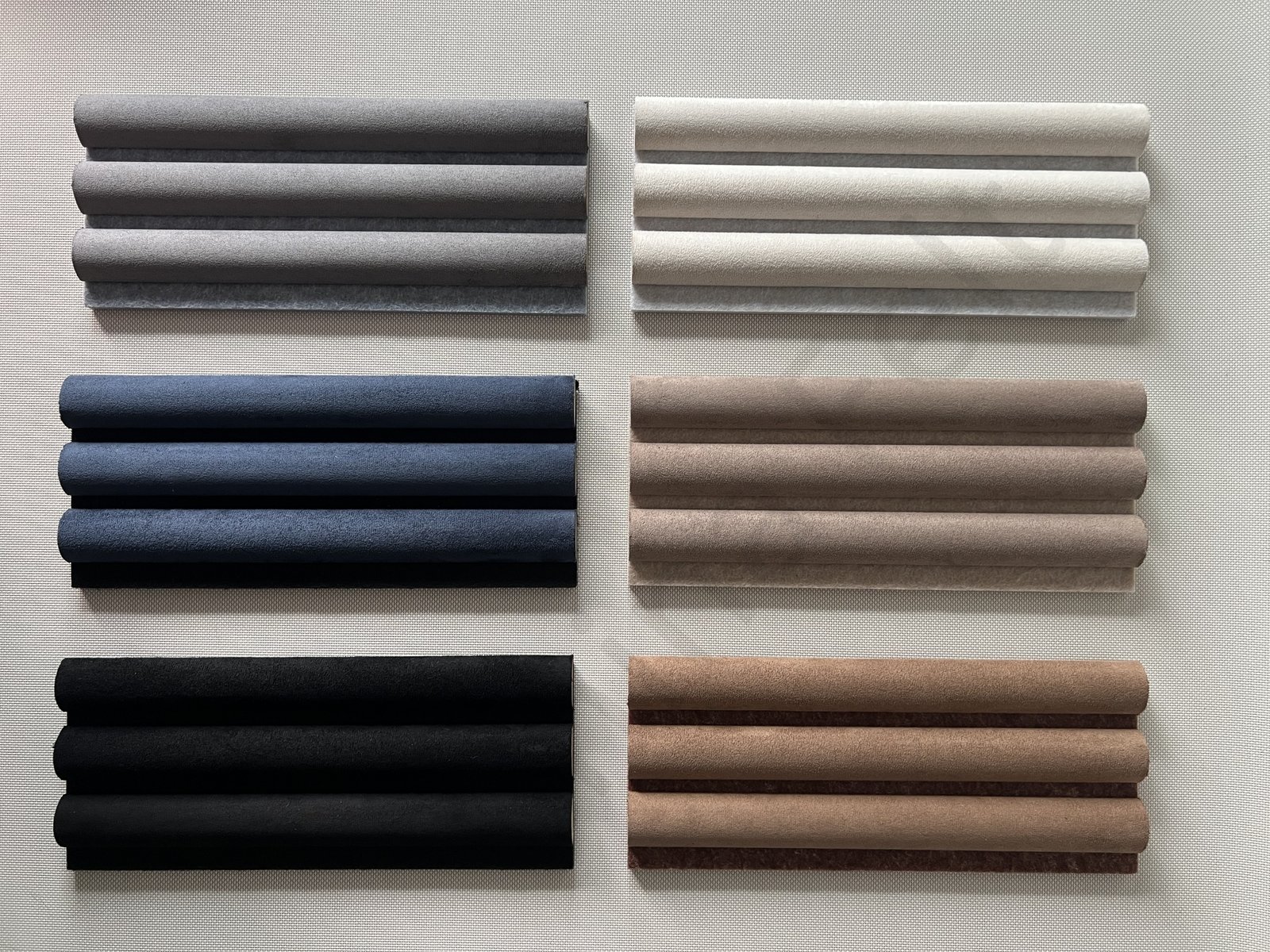 H2f7e57c2430447e499894efd0b99d5b8e Akoestische Panelen Suede Stof Crème Licht Beige met Vilt - Afbeelding 1